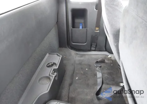 2000 Chevrolet S-10 Ls from USA, damaged, VIN 1GCCS1951Y8297501